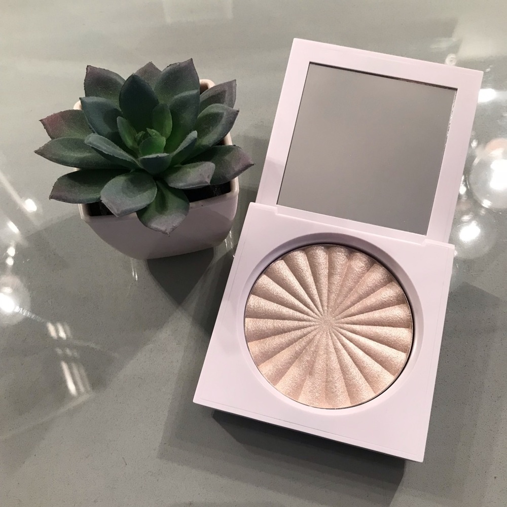 OFRA Nikki Tutorials Collab Glazed Donut Highlight